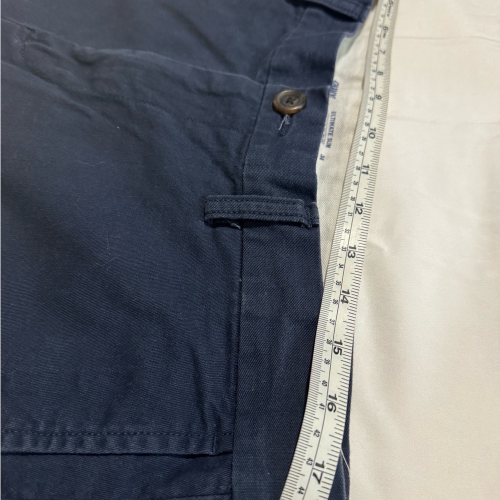 Old Navy Men's Navy Flat-Front Shorts - Picture 7 of 11